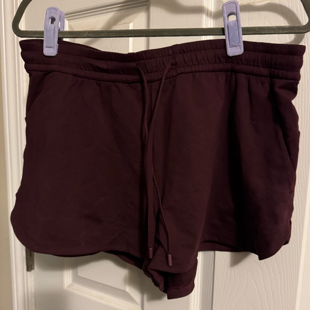 Lululemon Soft Jersey Mid Rise Curved Hem Shorts 3”
